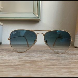 Ray-Ban Aviator model 3025